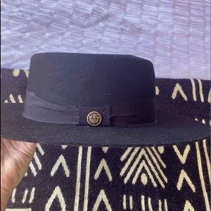 Goorin Brothers wide brim, flat top crown in classic black